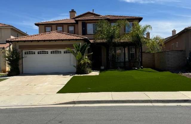 Ideal Layout! 4 Bedroom Home with Main Floor Bed/Bath & Open Loft photos photos