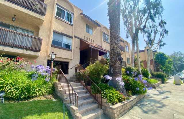 Charming 2-Bedroom Condo in Prime Valley Village Location photos photos
