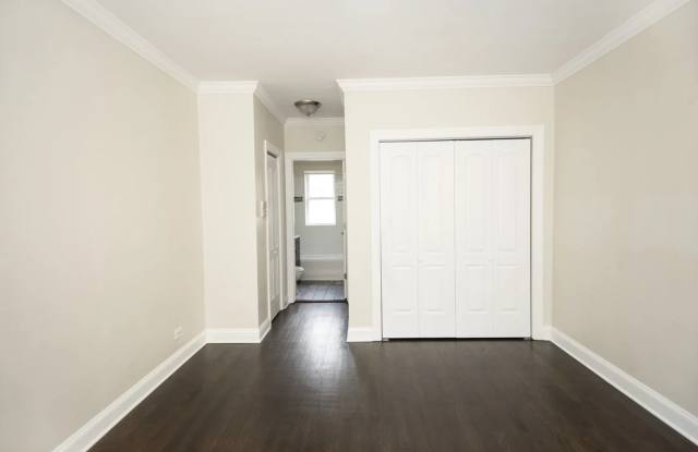3812 North Greenview Avenue Gallery 3