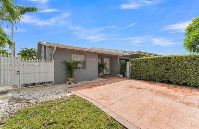 2401 SW 102nd Ave photos photos