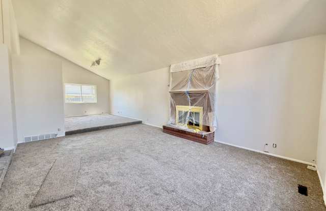 Murray 3-Bedroom Home Available September Gallery 3