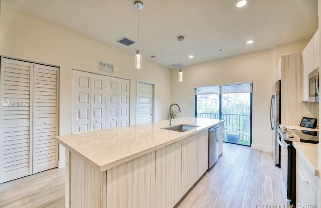 7831 NW 104th Ave - 7831 NW 104th Ave, Doral, FL 33178