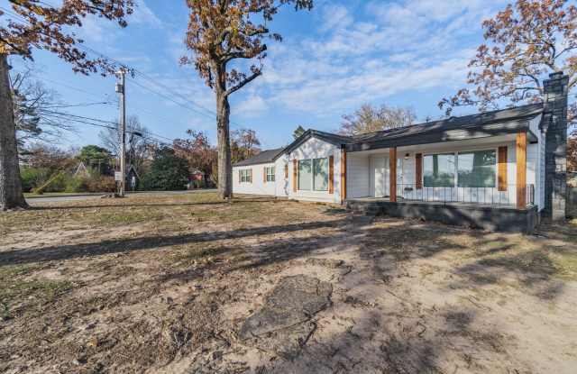 Beautiful Newly Remodeled 3 Bed / 2 Bath Home in Fort Smith (2875 sqft) photos photos