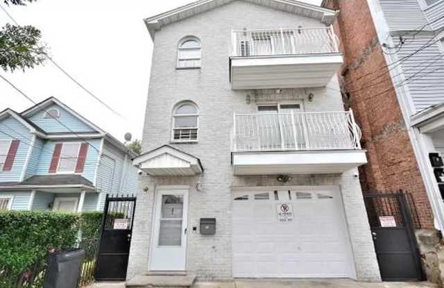 75 GRANT AVE - 75 Grant Avenue, Jersey City, NJ 07305
