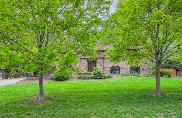 116 Krestwood Drive - 116 Krestwood Drive, Burnsville, MN 55337