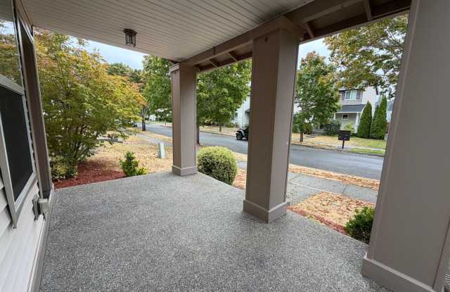 DuPont 3 Bedroom, 2.5 Bath Home Avaliable Gallery 3