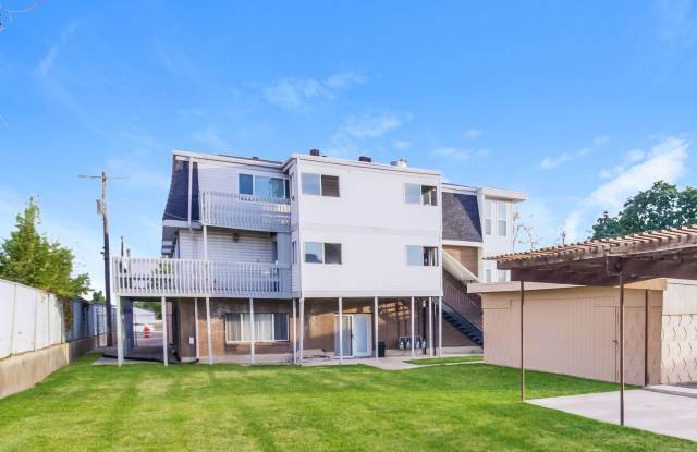 Cozy 2 Bed, 1 Bath Home with Central Air  Modern LVP Flooring! Available NOW! photos photos