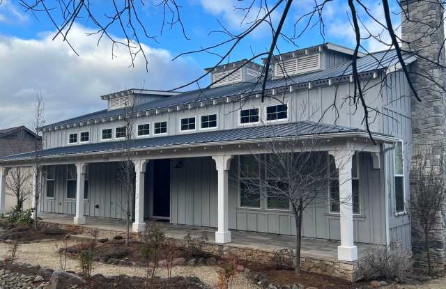 Beautiful, Custom home in the heart of Jacksonville | Available Now - 735 East California Street, Jacksonville, OR 97530