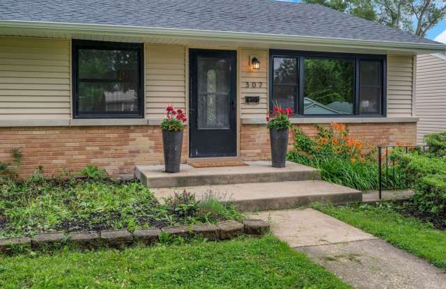 Charming 3BR House in Wheaton photos photos