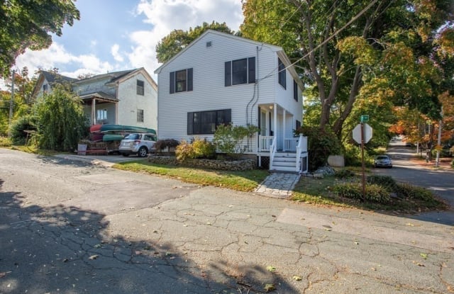 4 Locust St - 4 Locust Street, Beverly, MA 01915