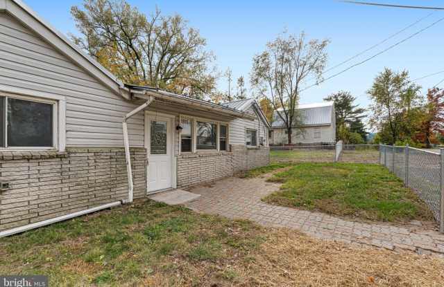 1915 RETTMAN Lane Gallery 2