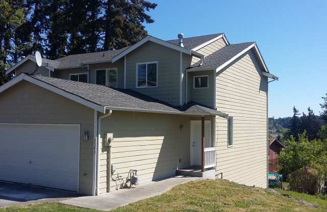 3 bedroom overlooking Silverdale - 3793 Northwest Munson Street, Silverdale, WA 98383