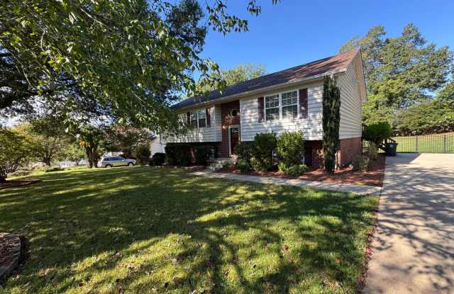 Charming 5 Bedroom Home off Lakeside Drive - 112 Turtle Creek Road, Lynchburg, VA 24501 Charming 5 Bedroom Home off Lakeside Drive - 112 Turtle Creek Road, Lynchburg, VA 24501