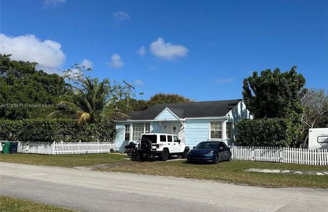 3927 SW 64th Ave - 3927 Southwest 64th Avenue, Coral Terrace, FL 33155