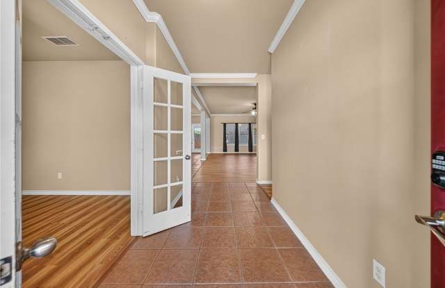 7010 Trantella Court Gallery 3