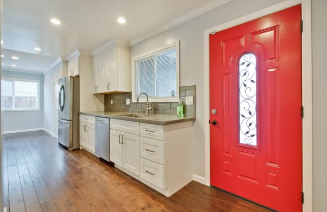 Excellent 4 bed 2 Bath Home! Gallery 4