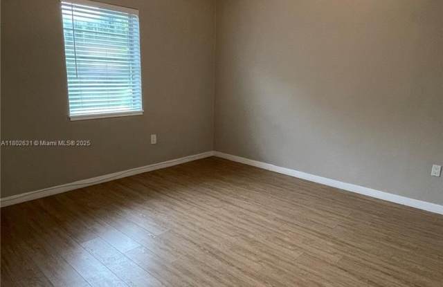 8005 SW 63rd Pl Gallery 4