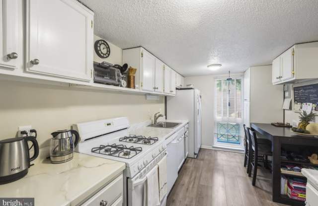11815 BRETON Court Gallery 4