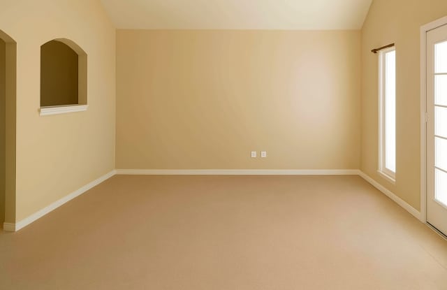 3 Bedroom Home 2 bath fenced in yard Gallery 4