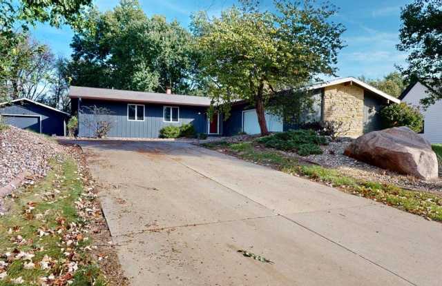 Beautiful Home in Established Neighborhood Gallery 1