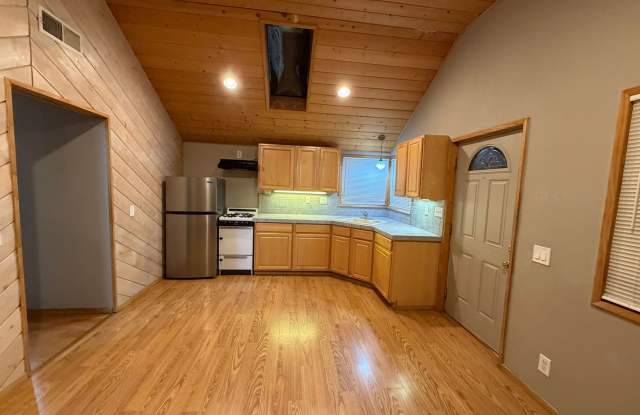 MOVE-IN SPECIAL--1/2 OFF FIRST MO RENT! Gallery 4
