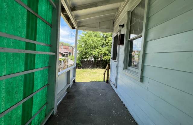 Updated 2BR Townhouse now available! Gallery 3