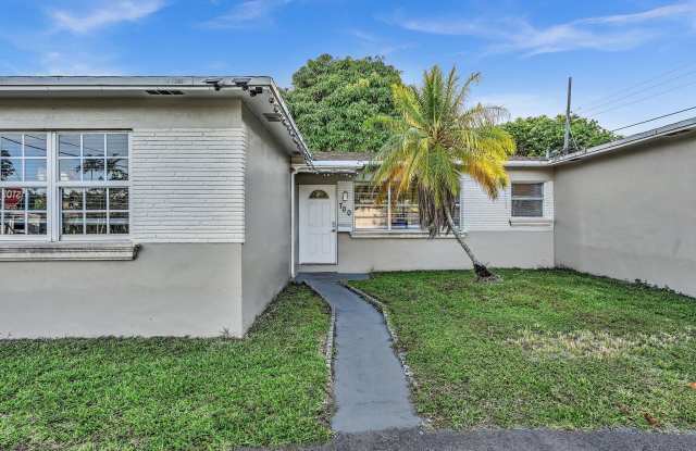 700 SW 5th Court Gallery 3
