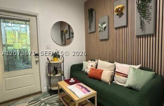 8220 NE 1st Pl Gallery 1