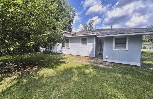 3-Bedroom Home with Carport in Northeast Jackson Gallery 1