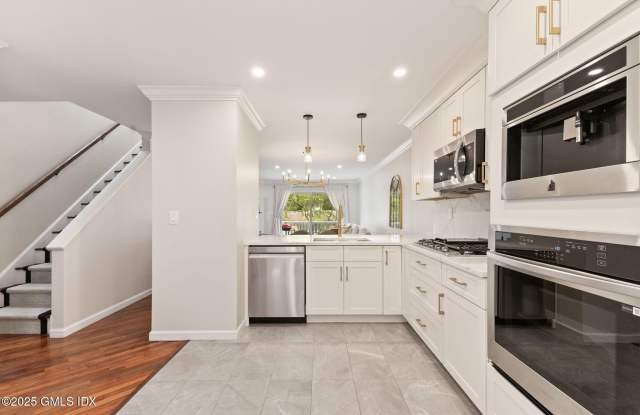 104 River West photos photos