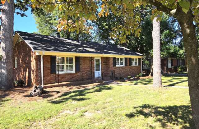 Large Brick Ranch with Private Fenced Yard in East Charlotte Gallery 1