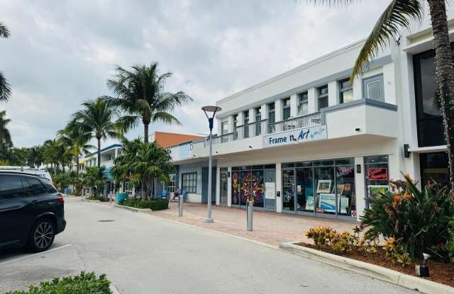 229 Commercial Boulevard unit: 3 photos photos