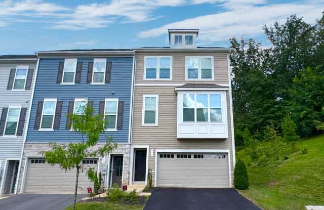 Lovely 3 BR/2.5 BA EOG Townhome in Millersville! photos photos