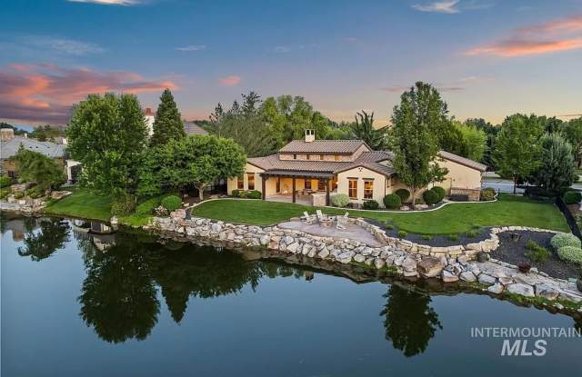 Stunning 4 Bedroom Home in The Shores | Luxury Meets Every Day Comfort photos photos