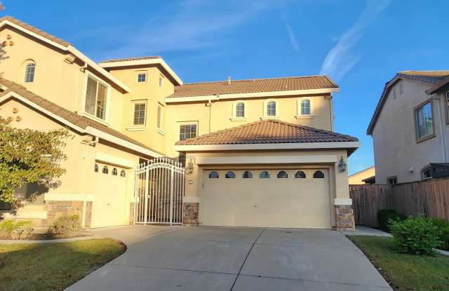 Spacious 5 Bedroom Home in Elk Grove Gallery 1