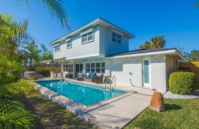 610 Honeysuckle Lane photos photos