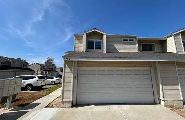 Beautiful 2 Bed 2.5 Bath End Unit Townhome Style Home in Yorba Linda! Gallery 1