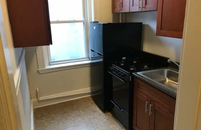 Large updated 2 bed unit with the landlord paying the full broker's fee! - 15 Egremont Road, Boston, MA 02135 Large updated 2 bed unit with the landlord paying the full broker's fee! - 15 Egremont Road, Boston, MA 02135