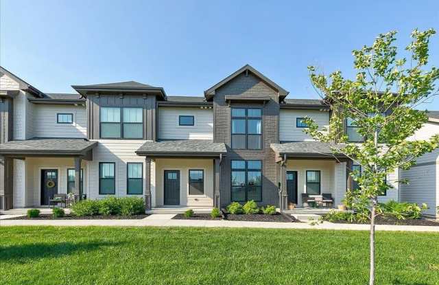 Charming 3-Bed Townhome in Prairie Trail photos photos