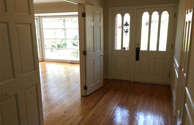 2441 Thornridge Road Gallery 4