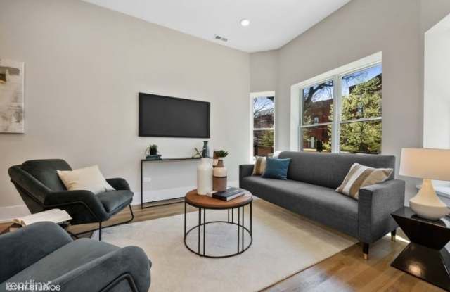 1220 W Flournoy St - 1220 West Flournoy Street, Chicago, IL 60607