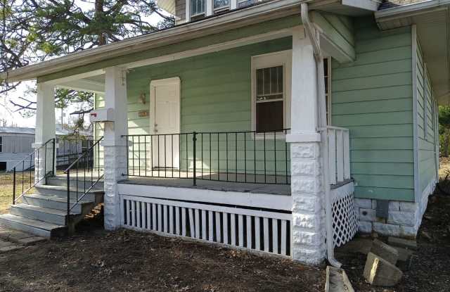 Move in Special! Move in by 5/1/25  get 1/2 off 1st Month's Rent! - 641 South 19th Street, Belleville, IL 62226