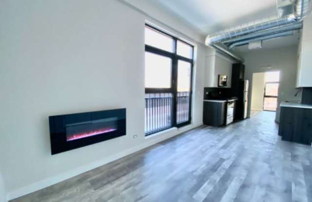 2148 W Lawrence 505 Gallery 3