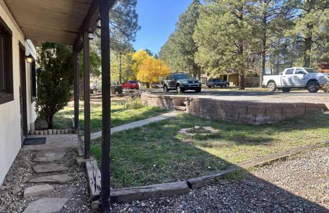 325 South Paseo Del Flag Gallery 2