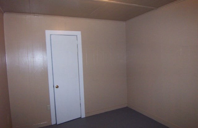 2319 Overton Gallery 3