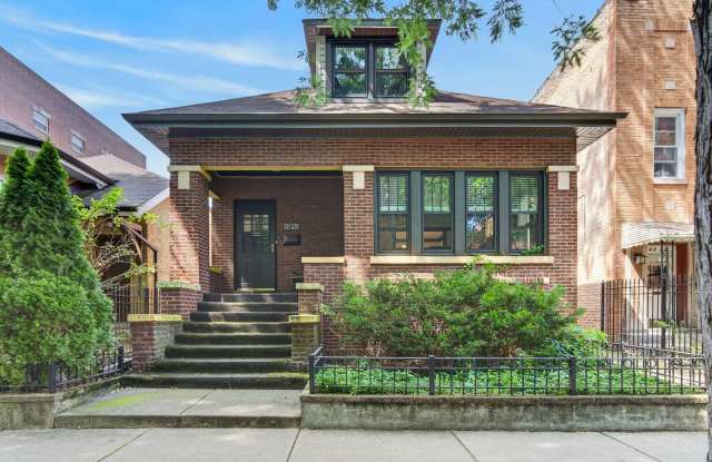 4940 N Whipple Street Gallery 1