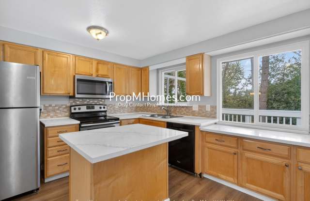 Secluded Nature Retreat: 4 Bedrooms! photos photos