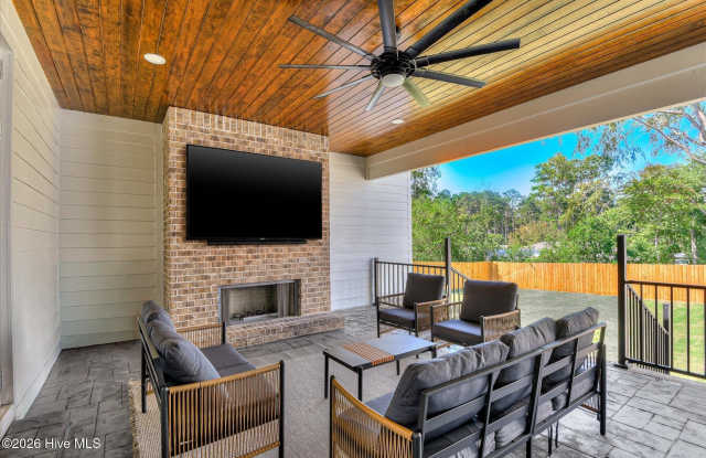 1207 Azalea Drive Gallery 2