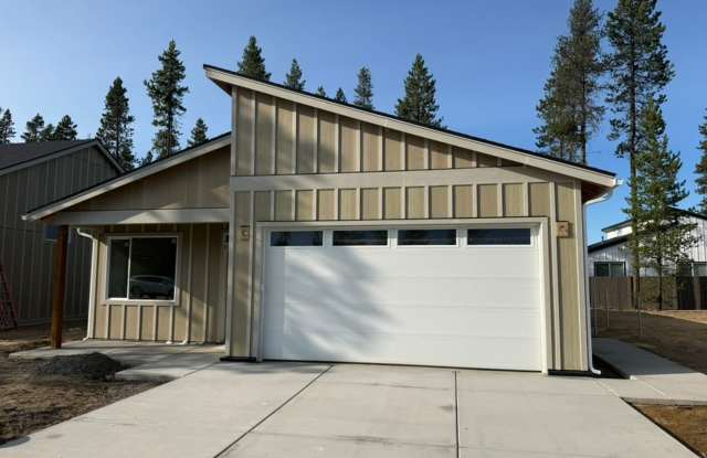 COMING FIRST OF NOVEMBER! | Beautiful New Construction 3-Bedroom Home in La Pine Gallery 1