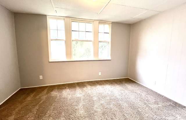 1601 South Linwood Avenue Gallery 3